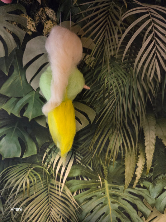 Frühlingsprinzessin Mini – handgefilzte Filzfigur aus Wolle | Auto-Anhänger & Geschenkidee